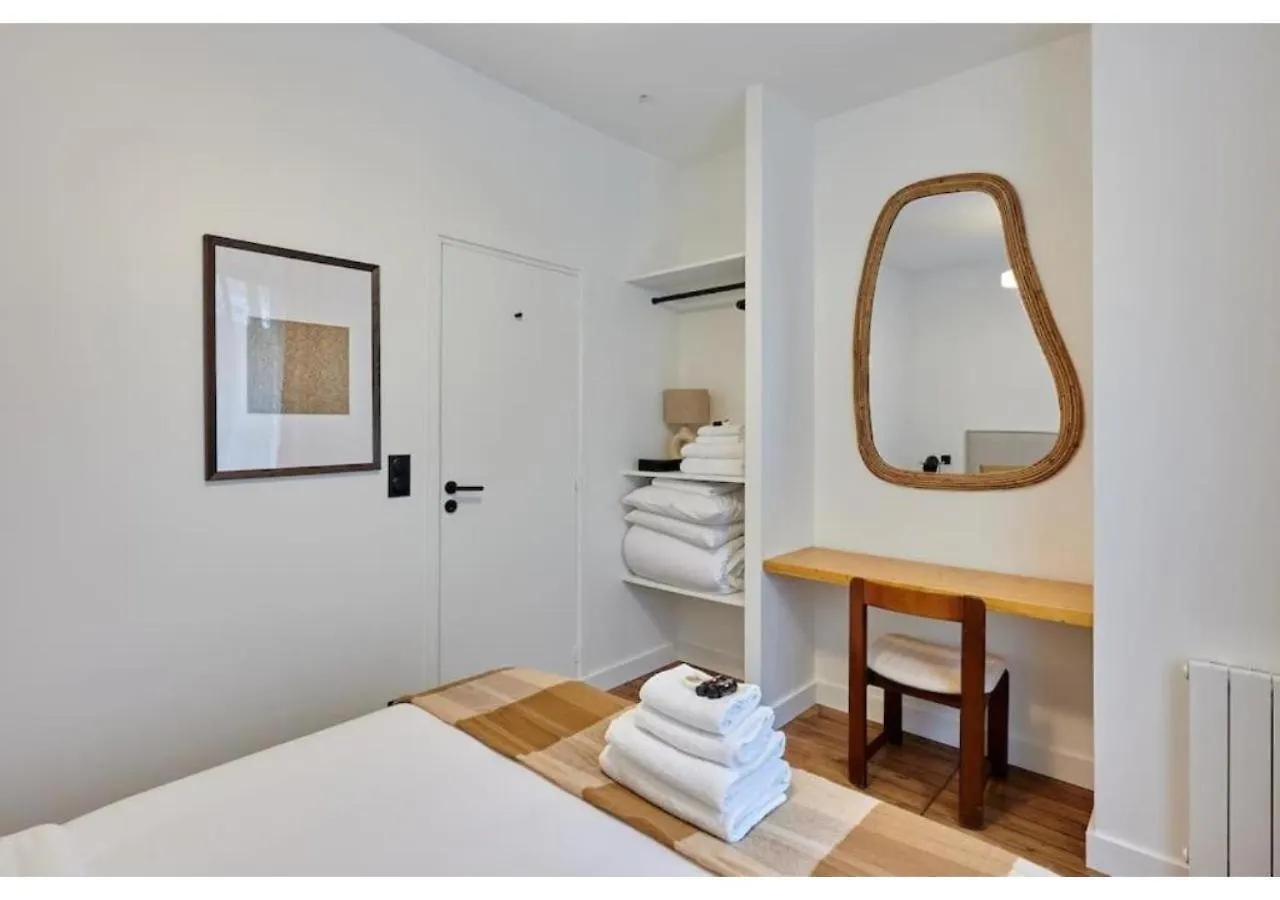 Apartment In The Center Of By Prestige *