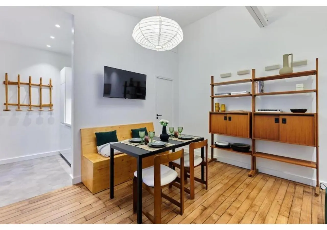 Apartment In The Center Of By Prestige *
